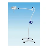 Mach LED 130 szabadon álló, 4-ágú görgős lábbal, lengőkaros