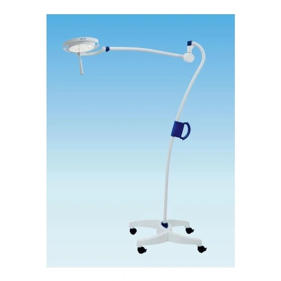 Mach LED 130 szabadon álló, 4-ágú görgős lábbal, lengőkaros